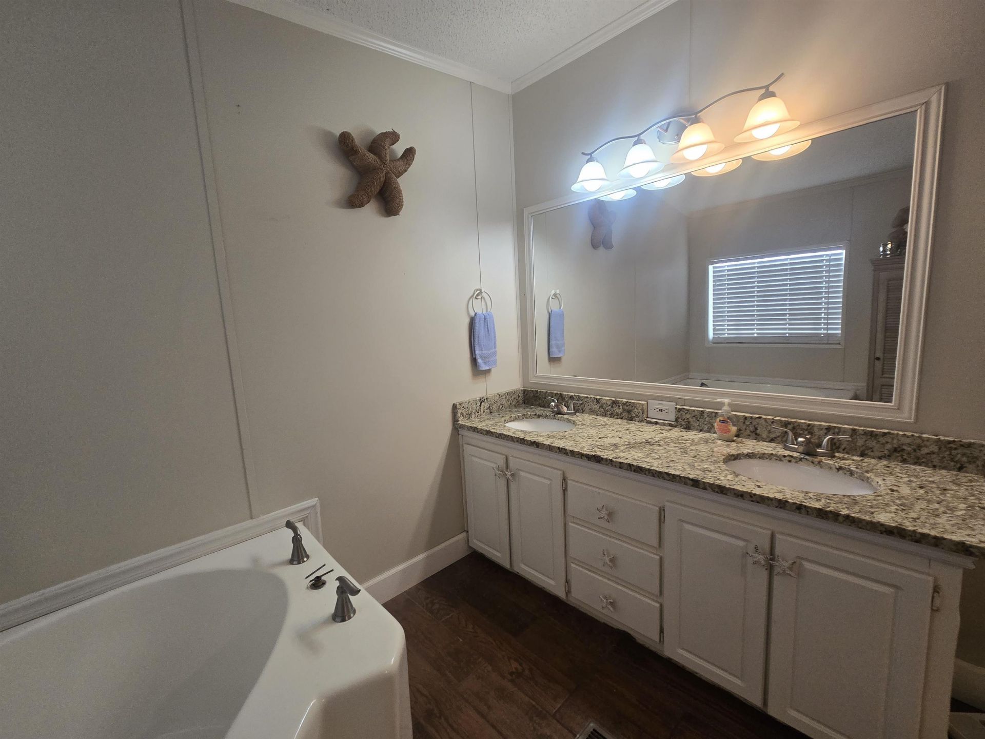 564 Lagrande Dr. Photo 26