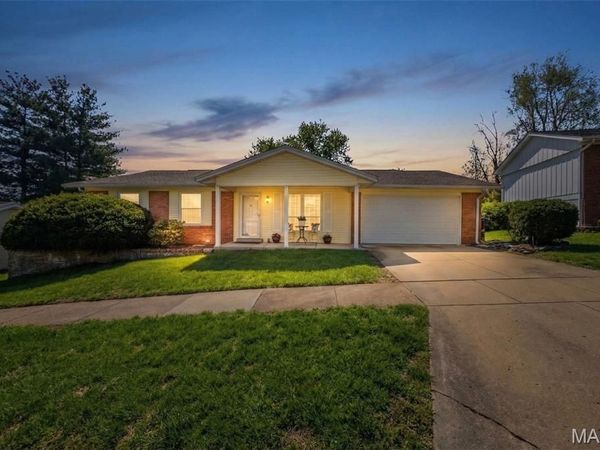 5360 Glencullen Way, St Louis, MO 63128