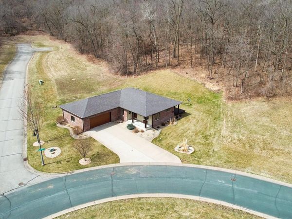 2760 Oakhurst Drive , Lake City, MN 55041