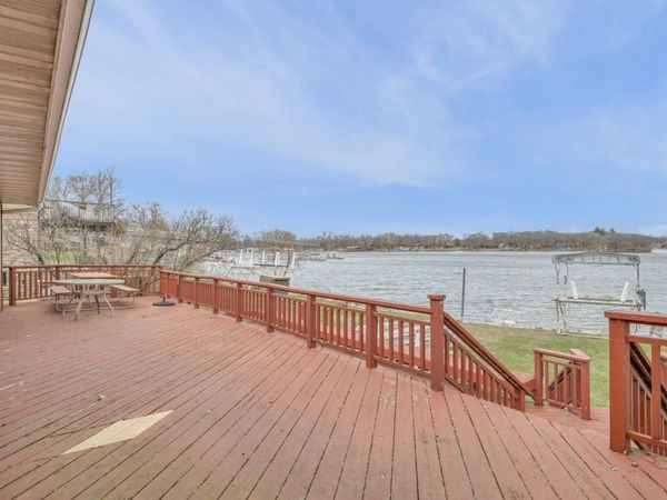 3016 Lakeview St , Wahpeton, IA 51351