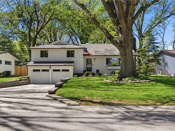 7928 Juniper Drive, Prairie Village, KS 66208