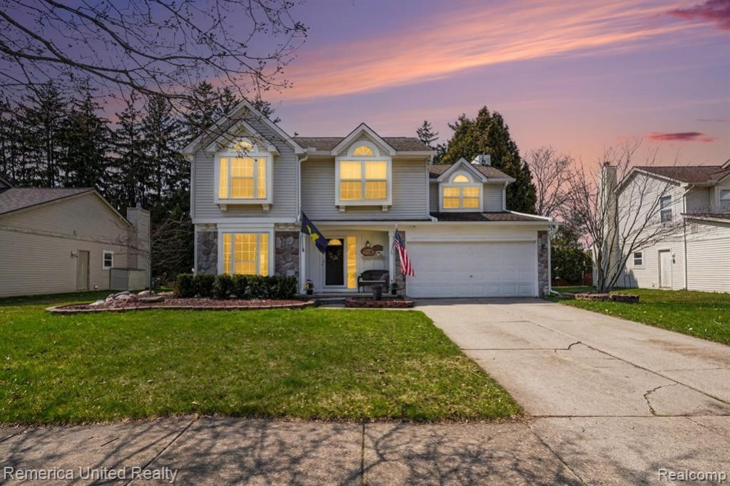 959 S Parkwood Drive, South Lyon, MI 48178 Main Photo