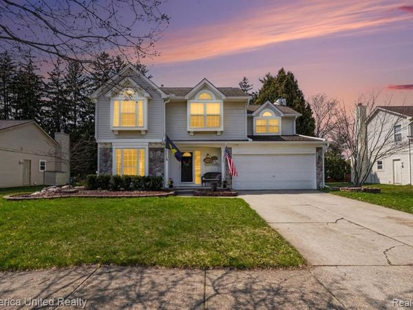 959 S Parkwood Drive, South Lyon, MI 48178