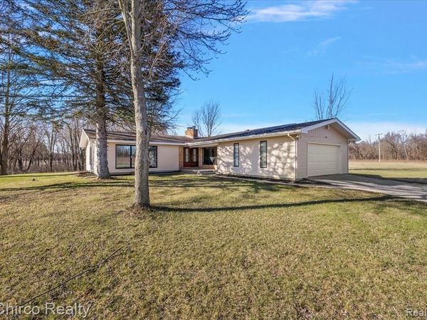 8603 N OWOSSO Road, Fowlerville Vlg, MI 48836