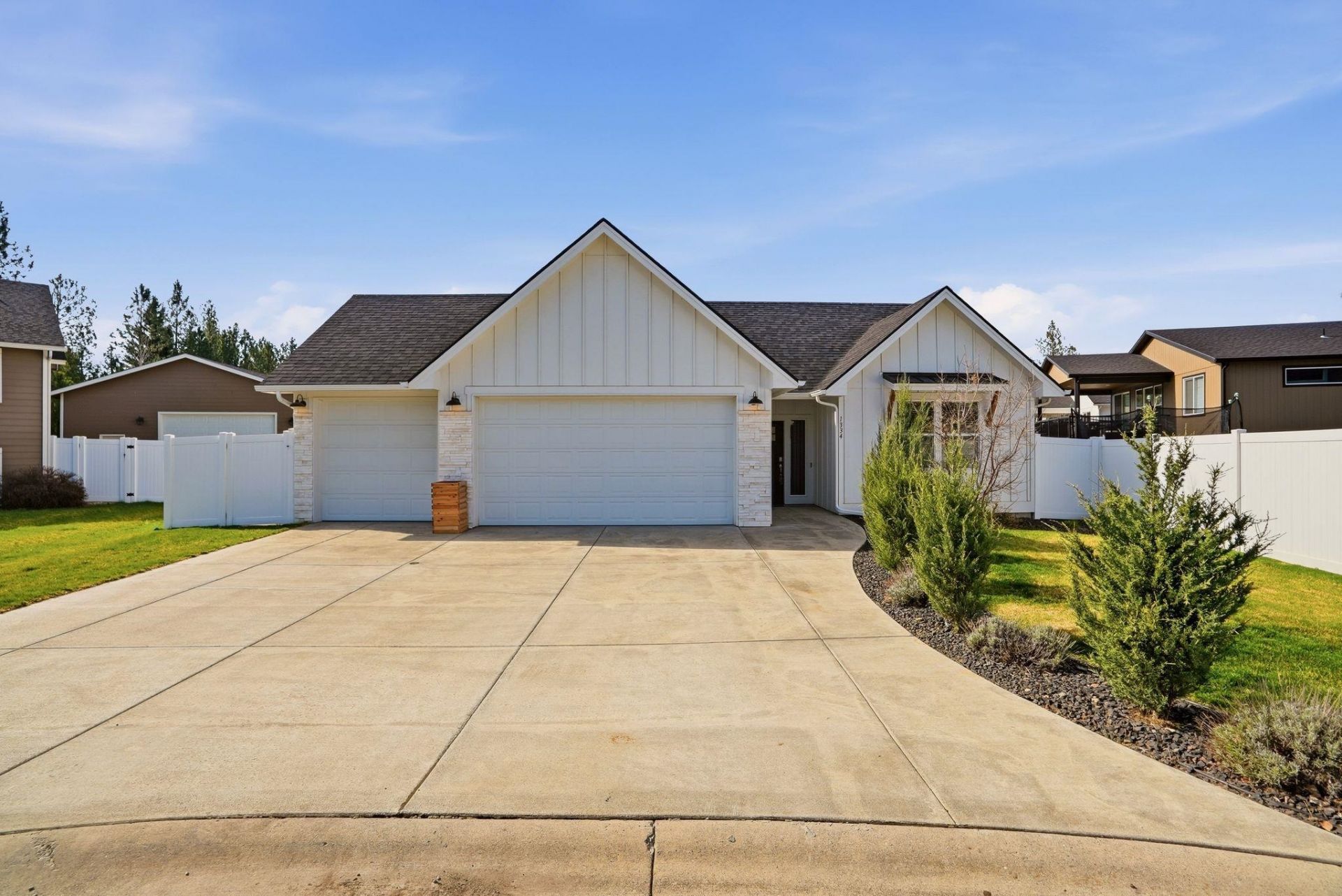 1334 E Carriage Ct primary photo