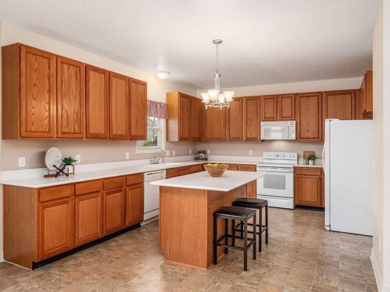 802 Edgewater Lane, Marysville, OH 43040 Photo 8