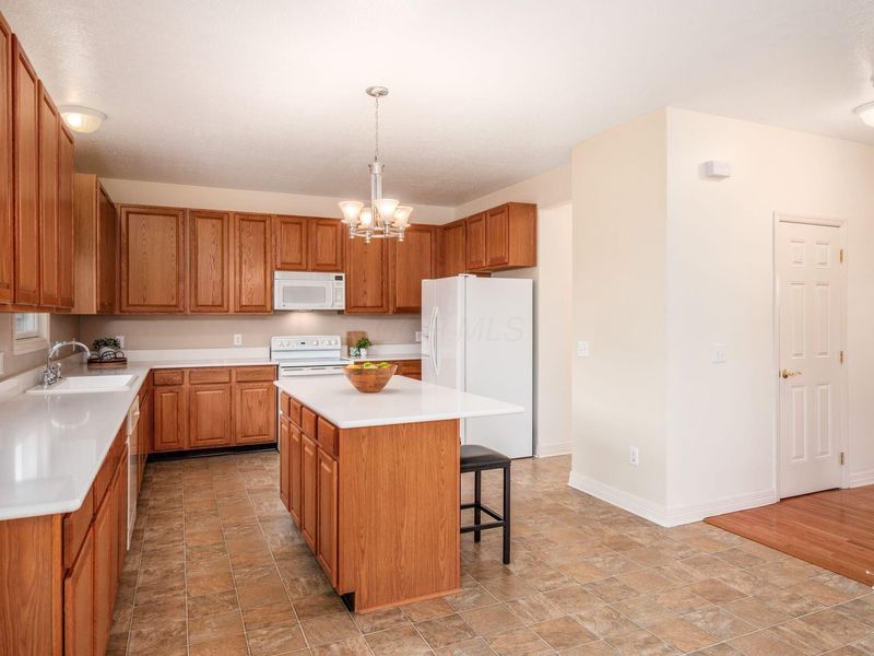 802 Edgewater Lane, Marysville, OH 43040 Photo 9