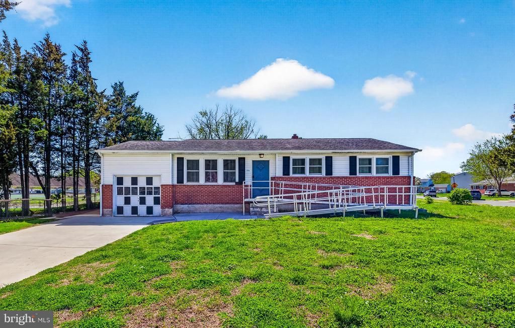 206 Nimitz Road, Dover, DE 19901 Main Photo