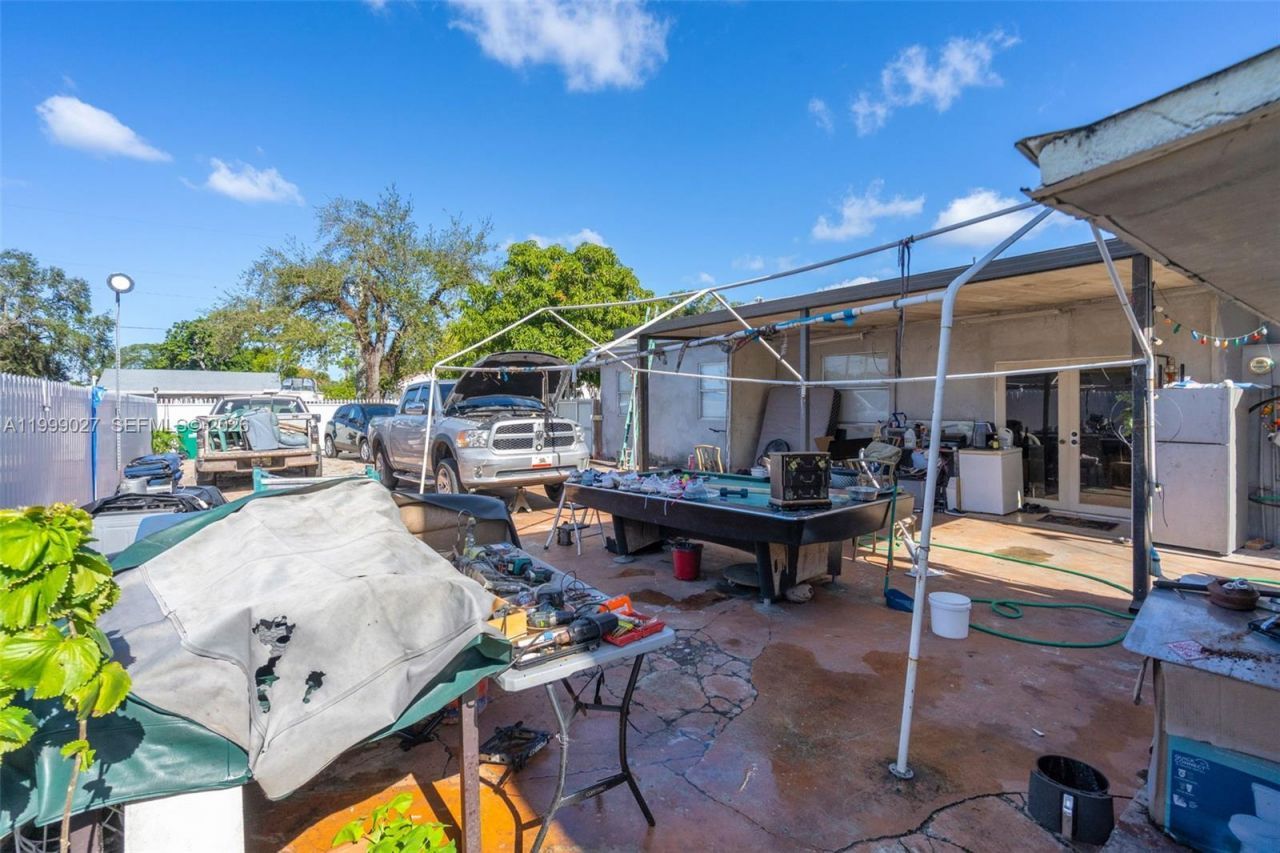 3166 NW 102nd St, Miami, FL 33147 Photo