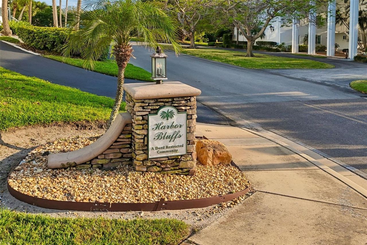 125 Harbor Bluff Drive, Largo, FL 33770 Photo
