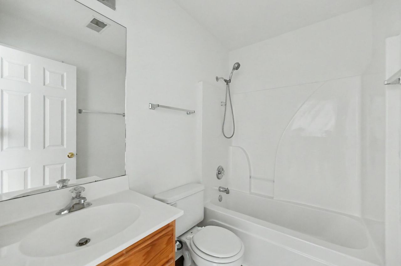 4834 Willow Brook Lane Photo 9
