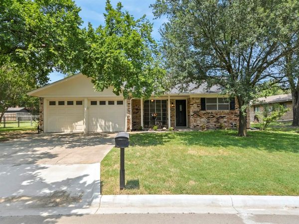 2005 Maplewood Drive, Gainesville, TX 76240
