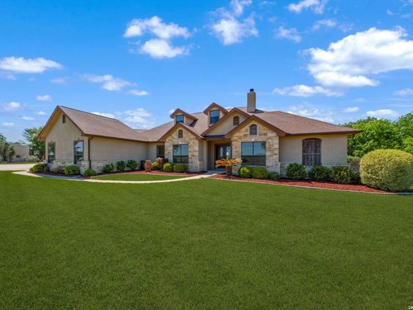 1001 Fm 471, Castroville, TX 78009