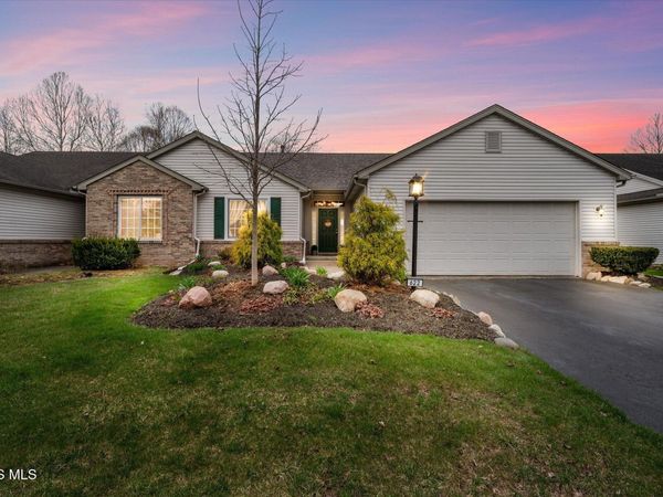 622 Crystal Lake Drive, Holland, OH 43528