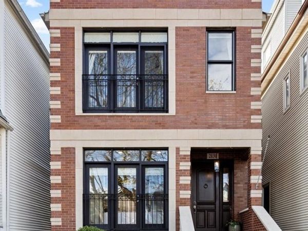 2131 W Melrose Street, Chicago, IL 60618