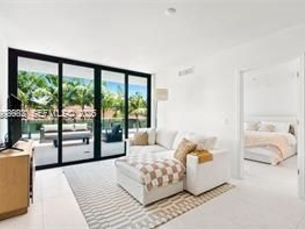 9901 W Bay Harbor Dr, Unit 305, Bay Harbor Islands, FL 33154