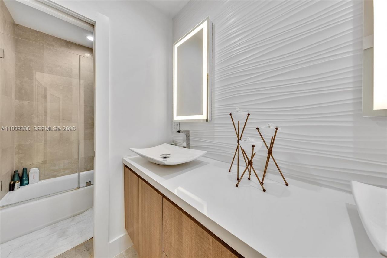 6917 Collins Ave, Unit PH22, Miami Beach, FL 33141 Photo