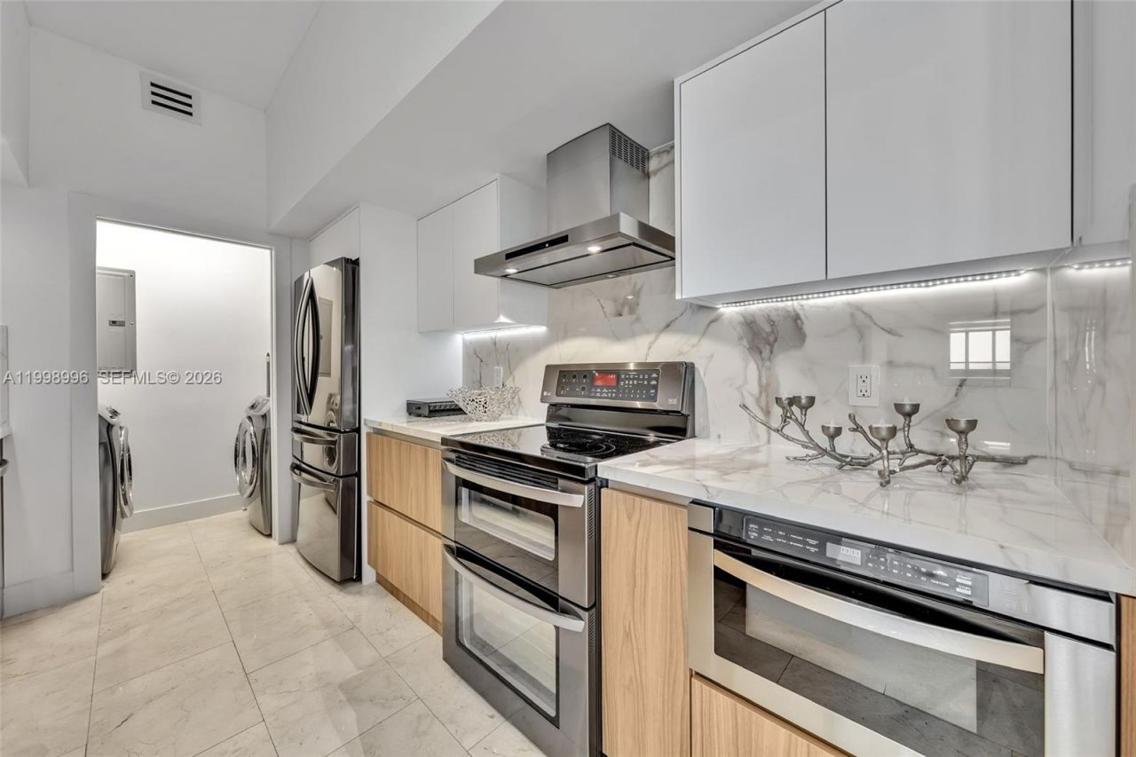 6917 Collins Ave, Unit PH22, Miami Beach, FL 33141 Photo