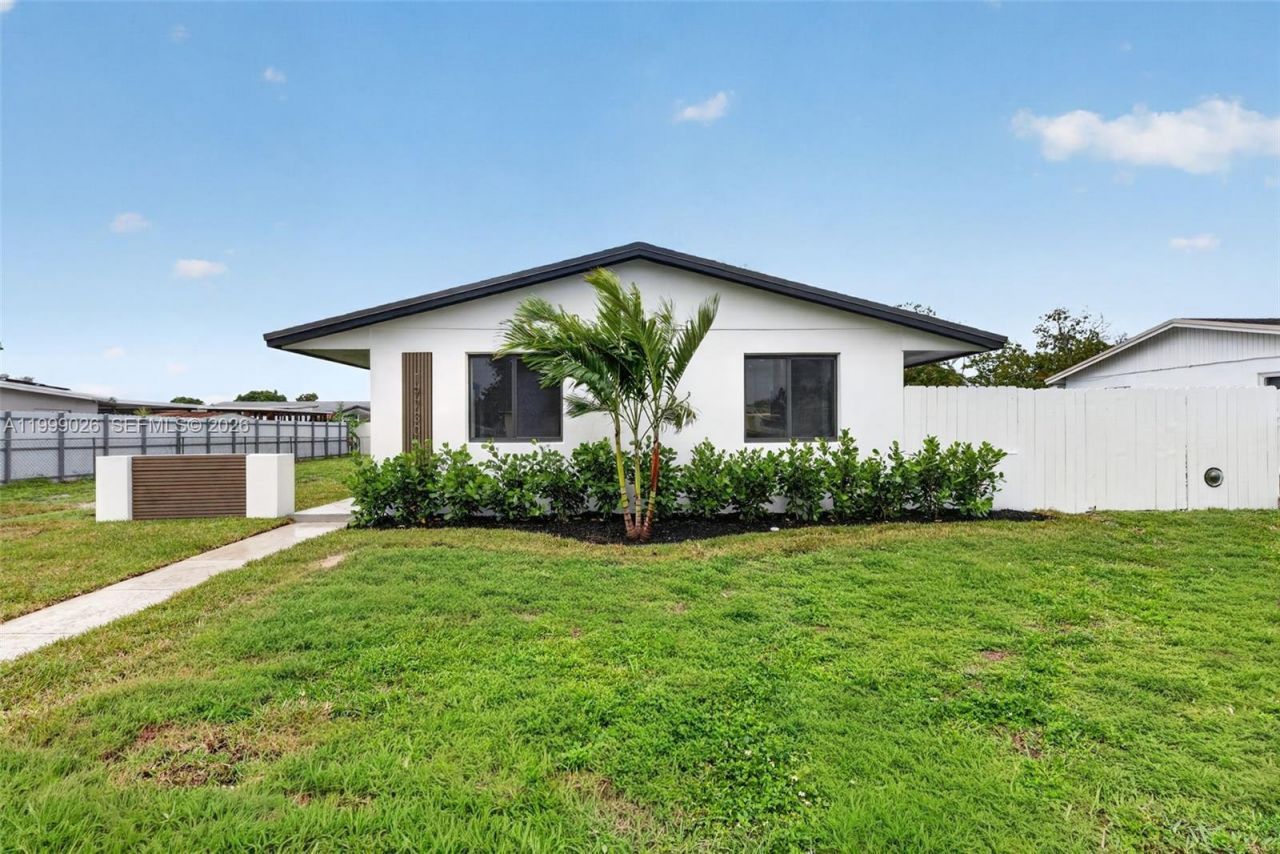 19730 NW 44th Ct, Miami Gardens, FL 33055 Photo