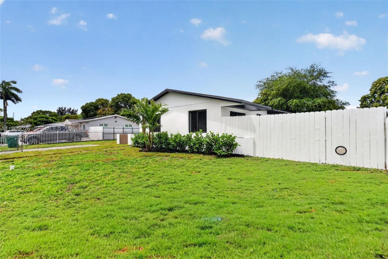 19730 NW 44th Ct, Miami Gardens, FL 33055 Photo