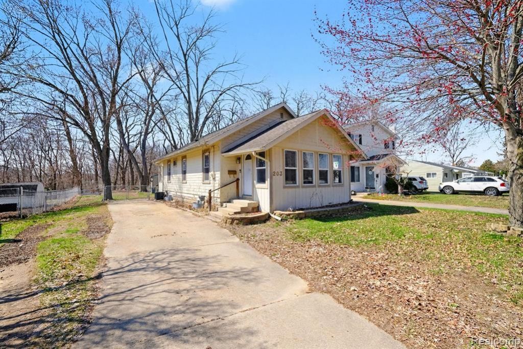 203 Boman Street, Flushing, MI 48433 Main Photo