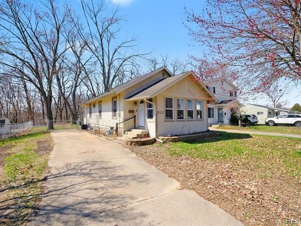203 Boman Street, Flushing, MI 48433