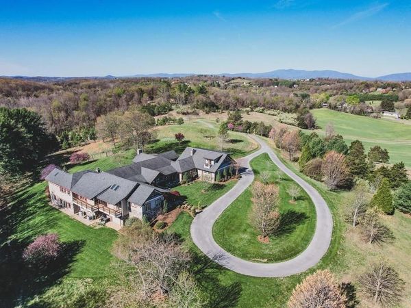 320 CARRSBROOK DR, STAUNTON, VA 24401