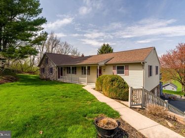 499 WINDY TOR ROAD, BIRD IN HAND, PA 17505
