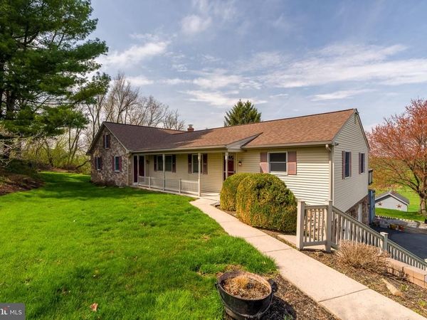 499 WINDY TOR ROAD , BIRD IN HAND, PA 17505