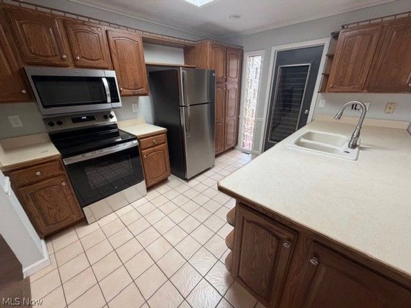 663 Sonora Court, Berea, OH 44017 Photo 5