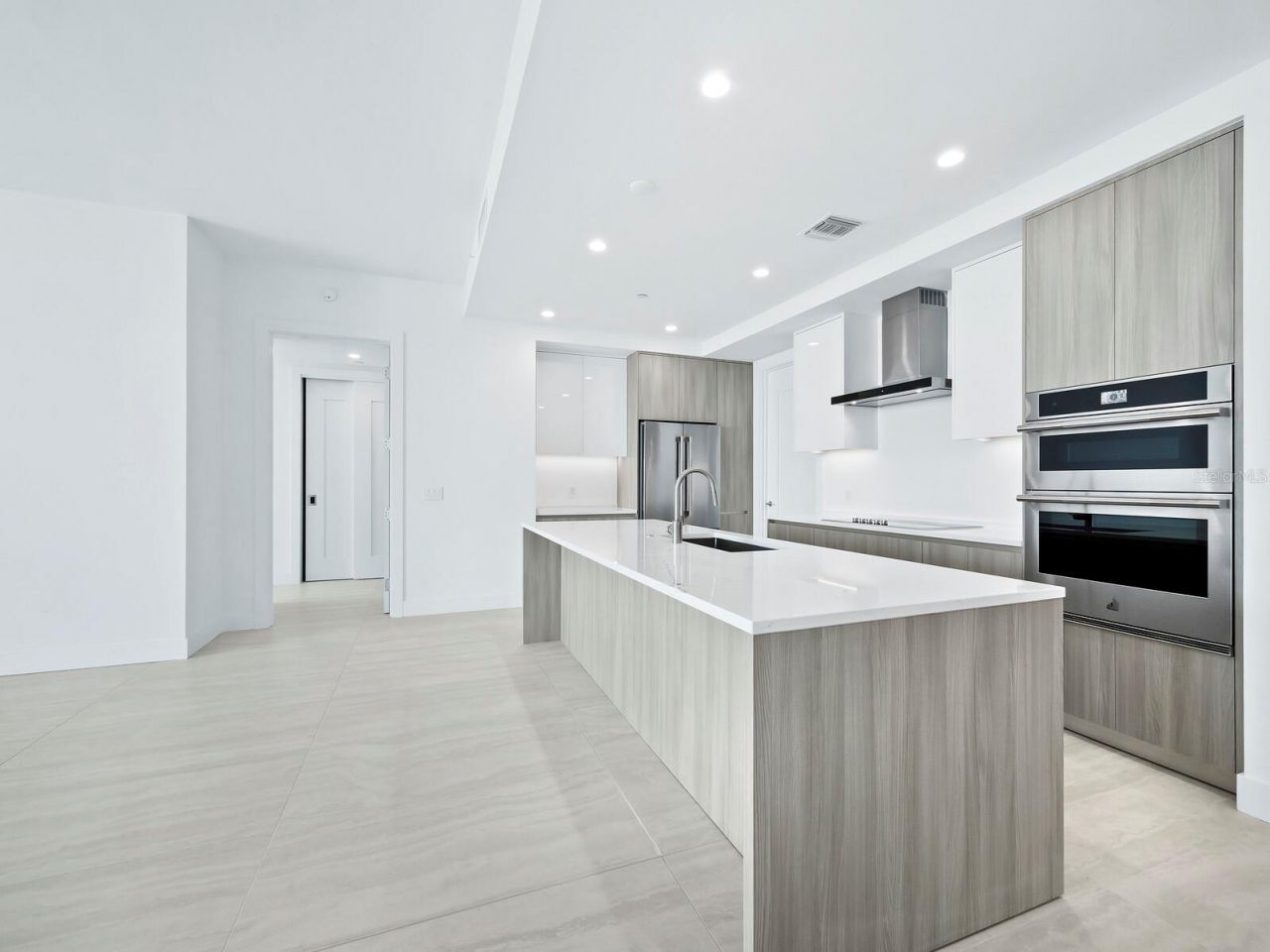 301 Quay Commons, Unit 1003, Sarasota, FL 34236 Photo