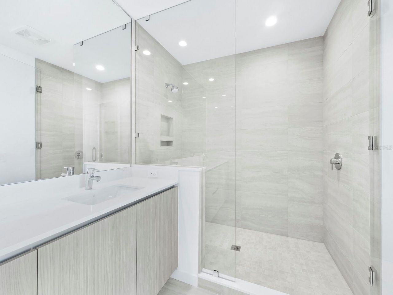 301 Quay Commons, Unit 1003, Sarasota, FL 34236 Photo