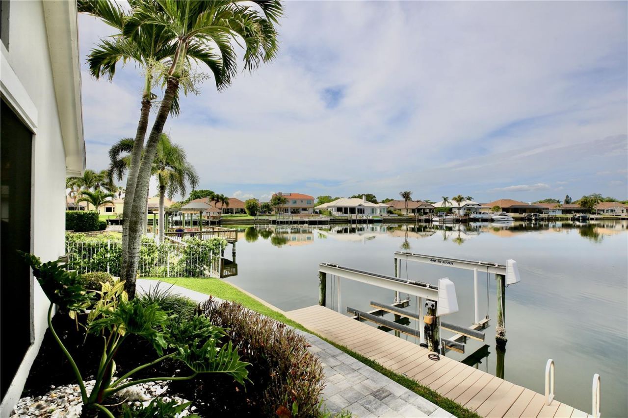 5806 Cruiser Way, Tampa, FL 33615 Photo