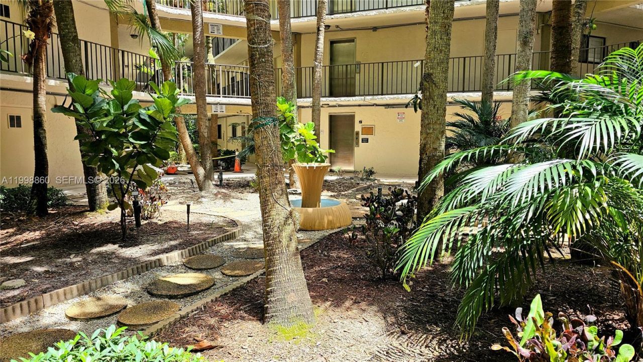 8075 SW 107th Ave, Unit 311, Miami, FL 33173 Photo