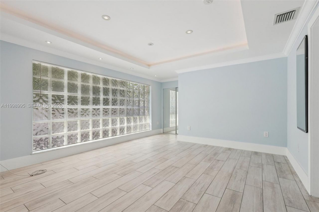 1682 NE 124th Ln, North Miami, FL 33181 Photo