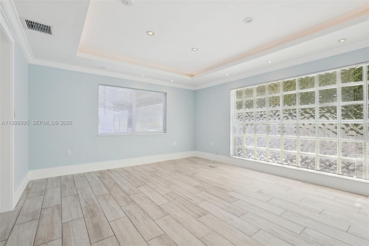 1682 NE 124th Ln, North Miami, FL 33181 Photo