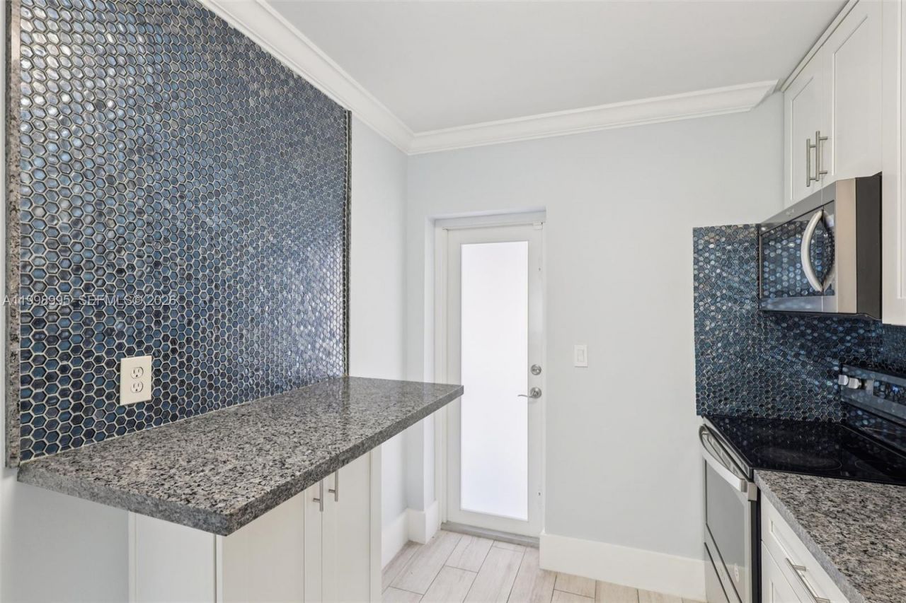 1682 NE 124th Ln, North Miami, FL 33181 Photo