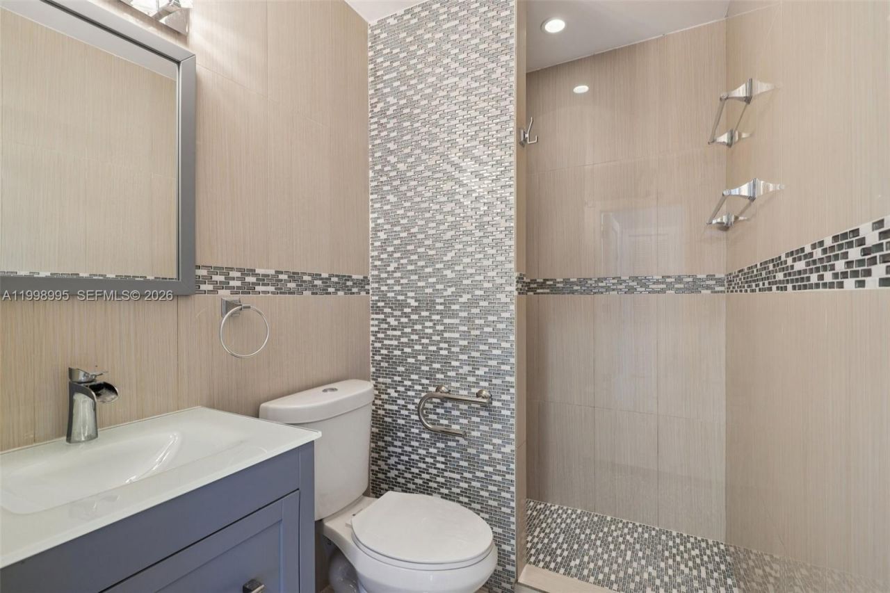 1682 NE 124th Ln, North Miami, FL 33181 Photo