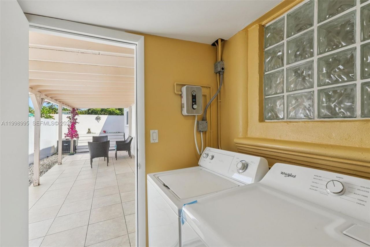 1682 NE 124th Ln, North Miami, FL 33181 Photo