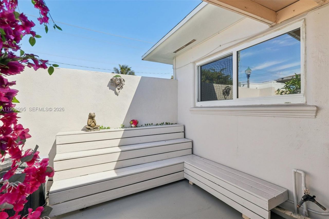 1682 NE 124th Ln, North Miami, FL 33181 Photo