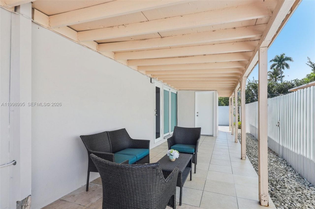 1682 NE 124th Ln, North Miami, FL 33181 Photo