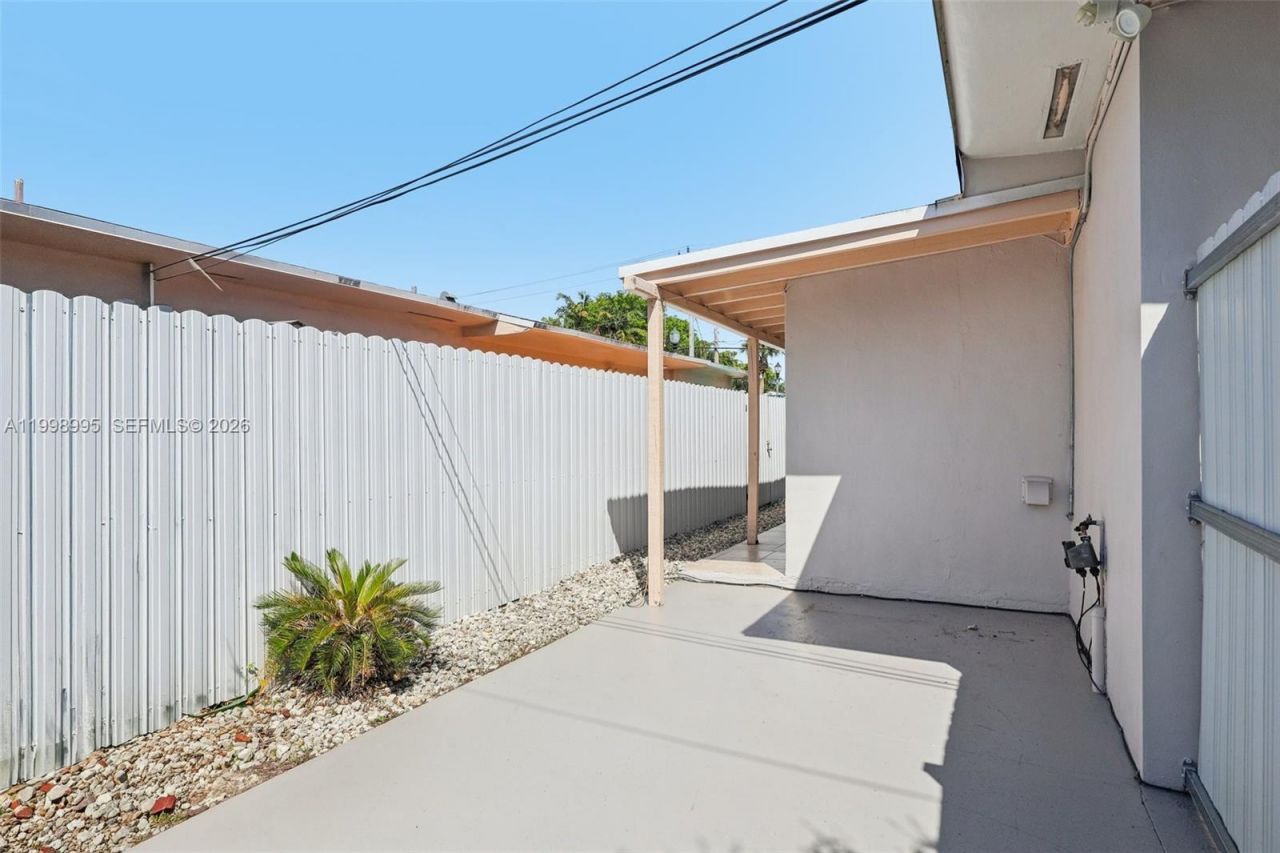 1682 NE 124th Ln, North Miami, FL 33181 Photo