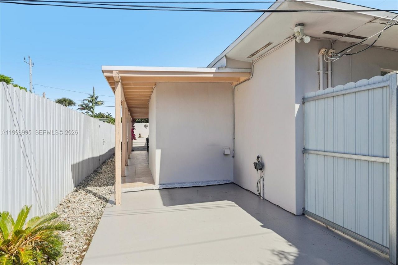 1682 NE 124th Ln, North Miami, FL 33181 Photo