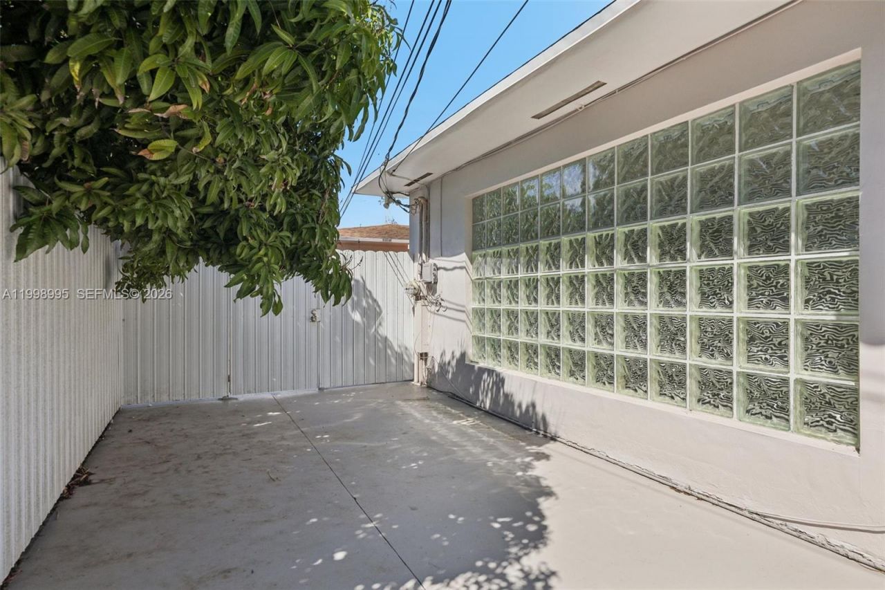 1682 NE 124th Ln, North Miami, FL 33181 Photo