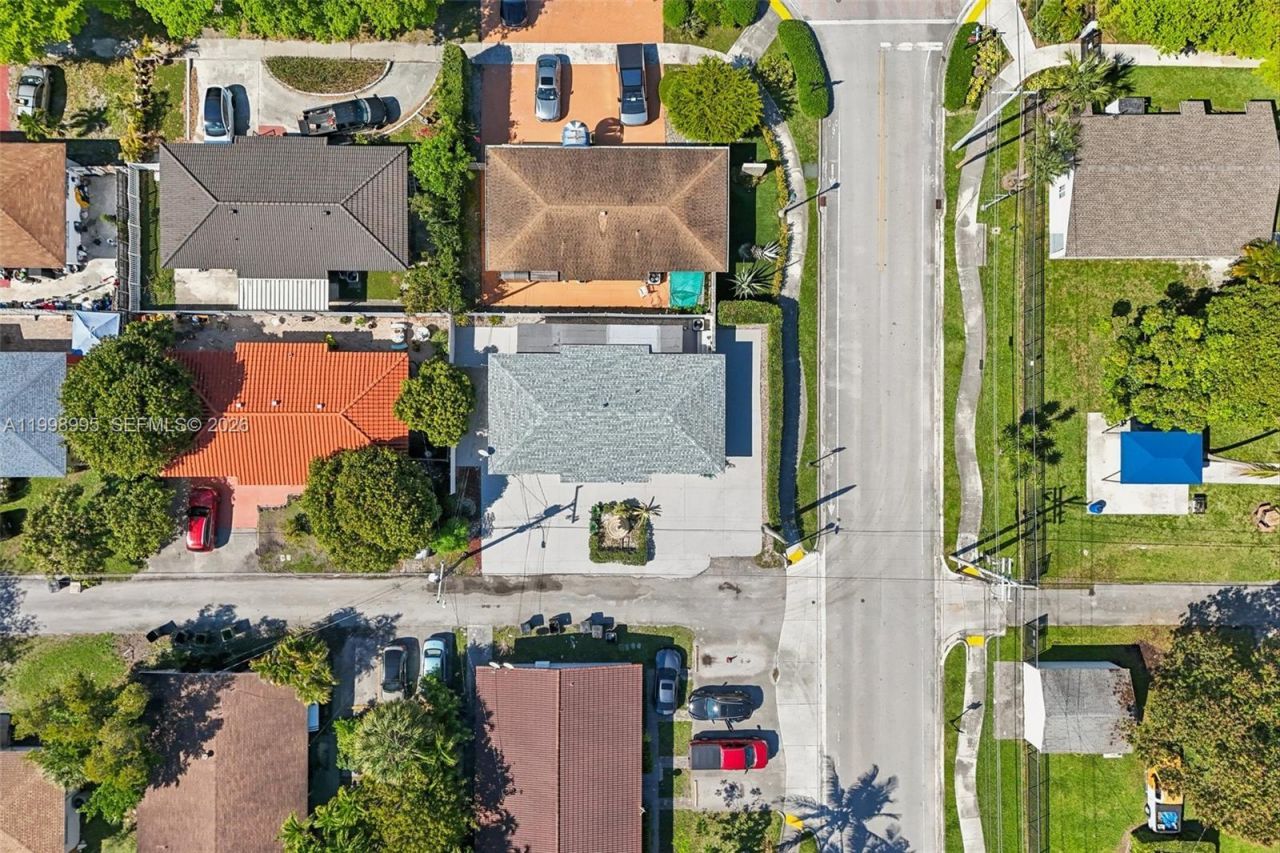 1682 NE 124th Ln, North Miami, FL 33181 Photo