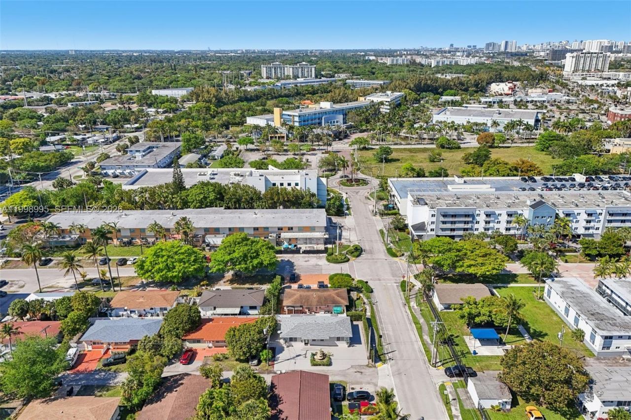 1682 NE 124th Ln, North Miami, FL 33181 Photo