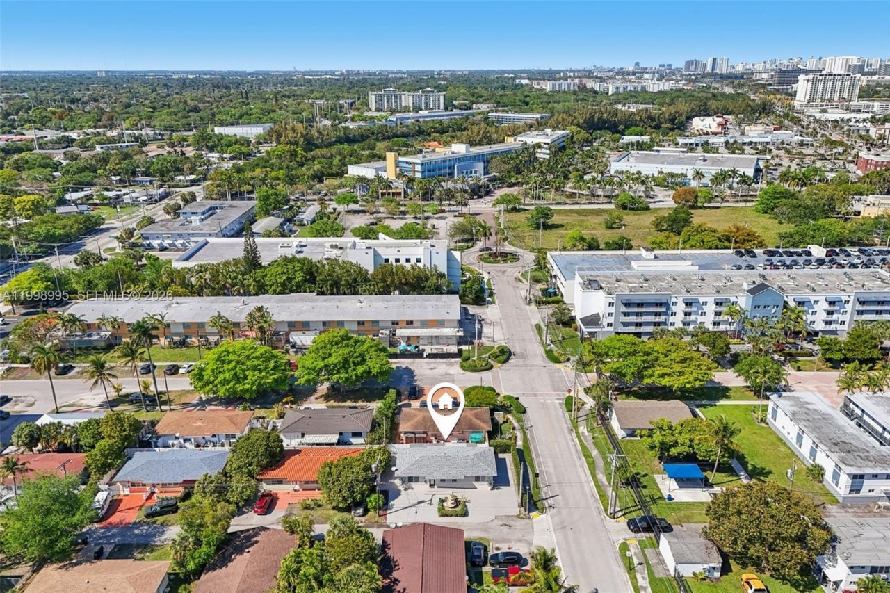 1682 NE 124th Ln, North Miami, FL 33181 Photo