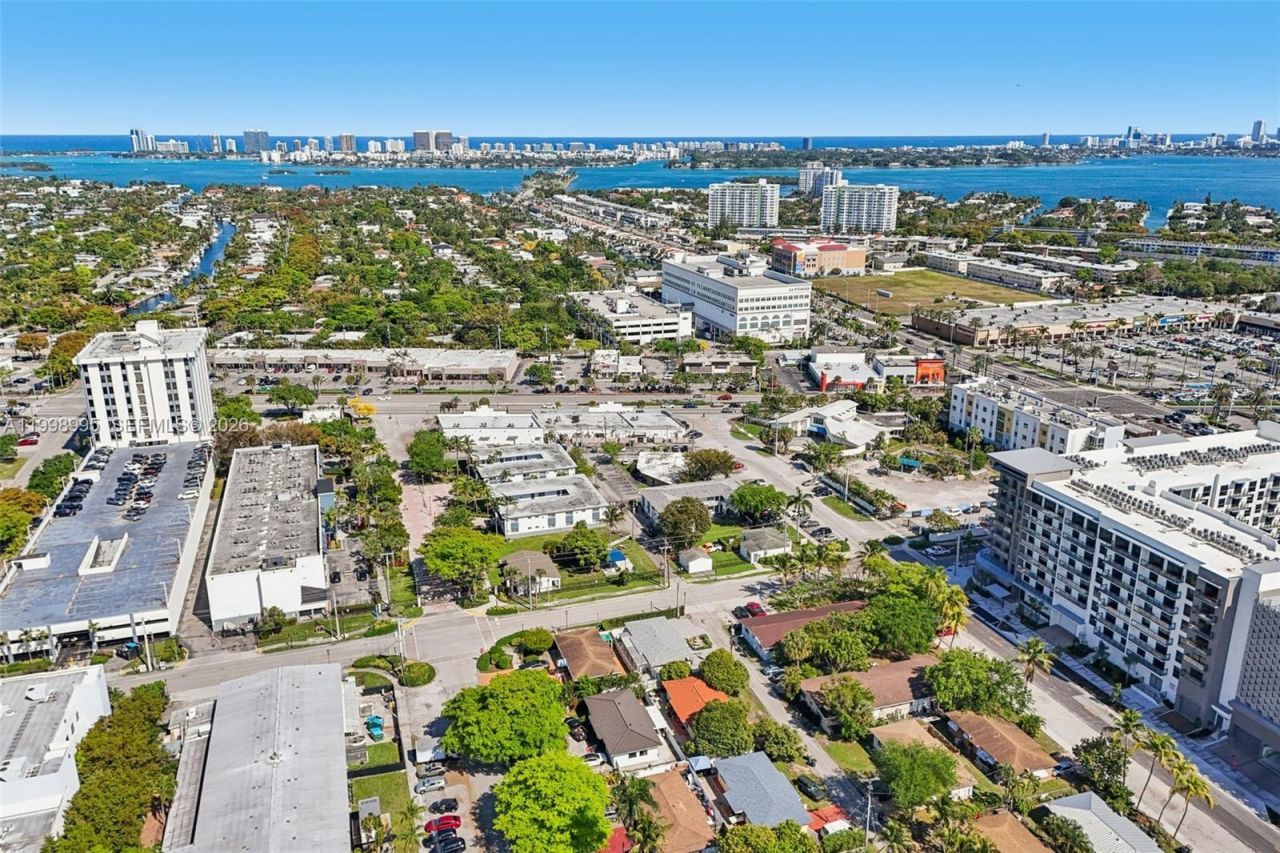 1682 NE 124th Ln, North Miami, FL 33181 Photo