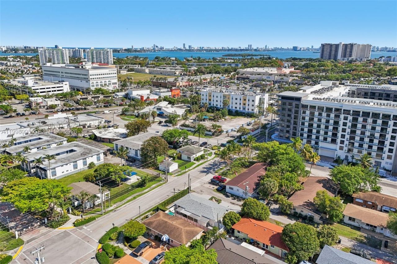 1682 NE 124th Ln, North Miami, FL 33181 Photo