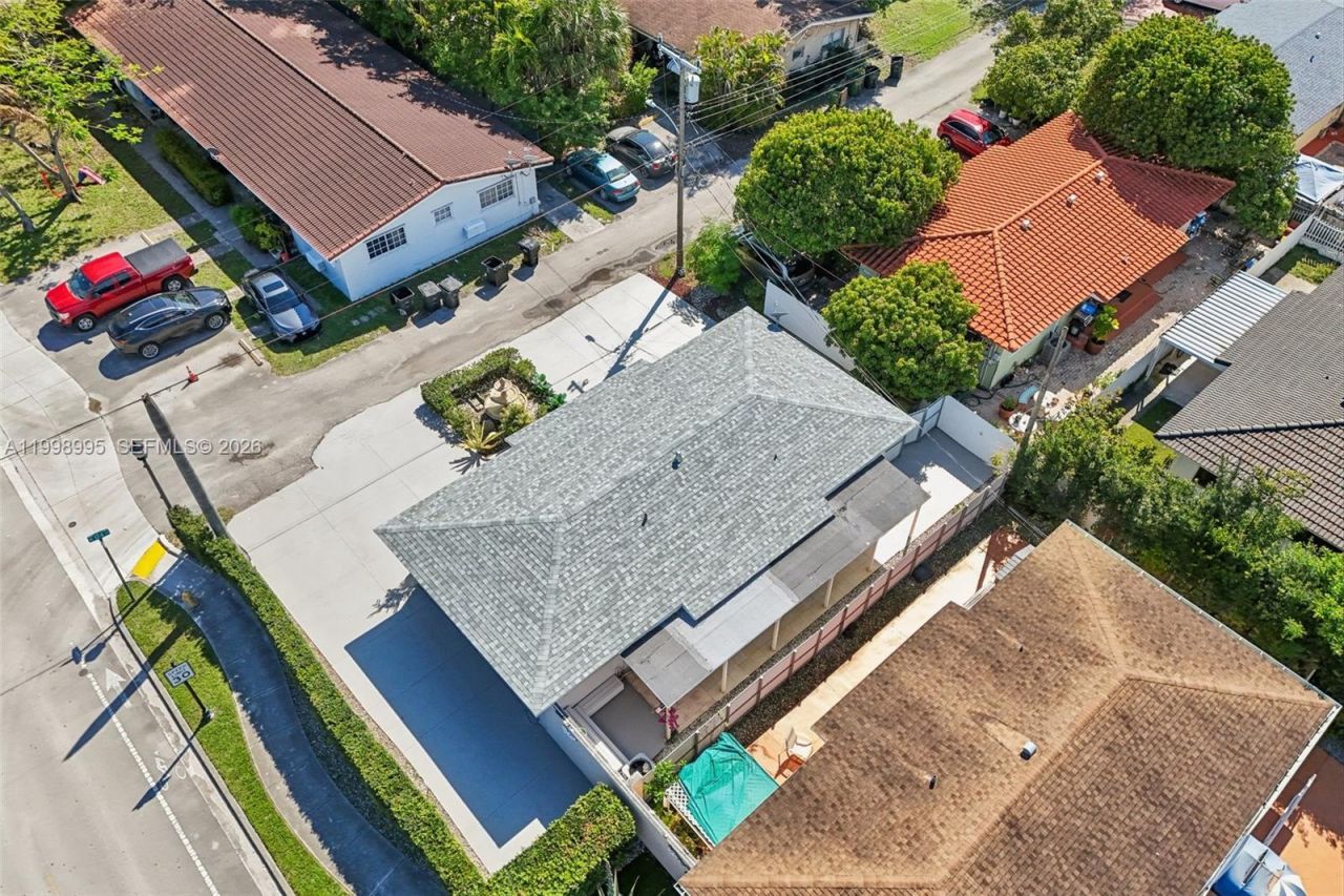 1682 NE 124th Ln, North Miami, FL 33181 Photo